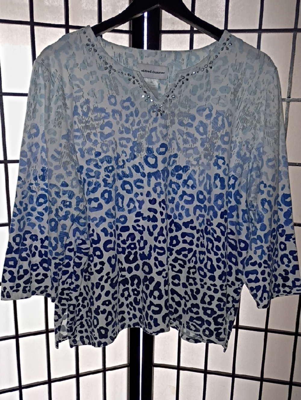 Alfred Dunner Light to Royal Blue Ombre Leopard V-Neck Top Ptp24  L25